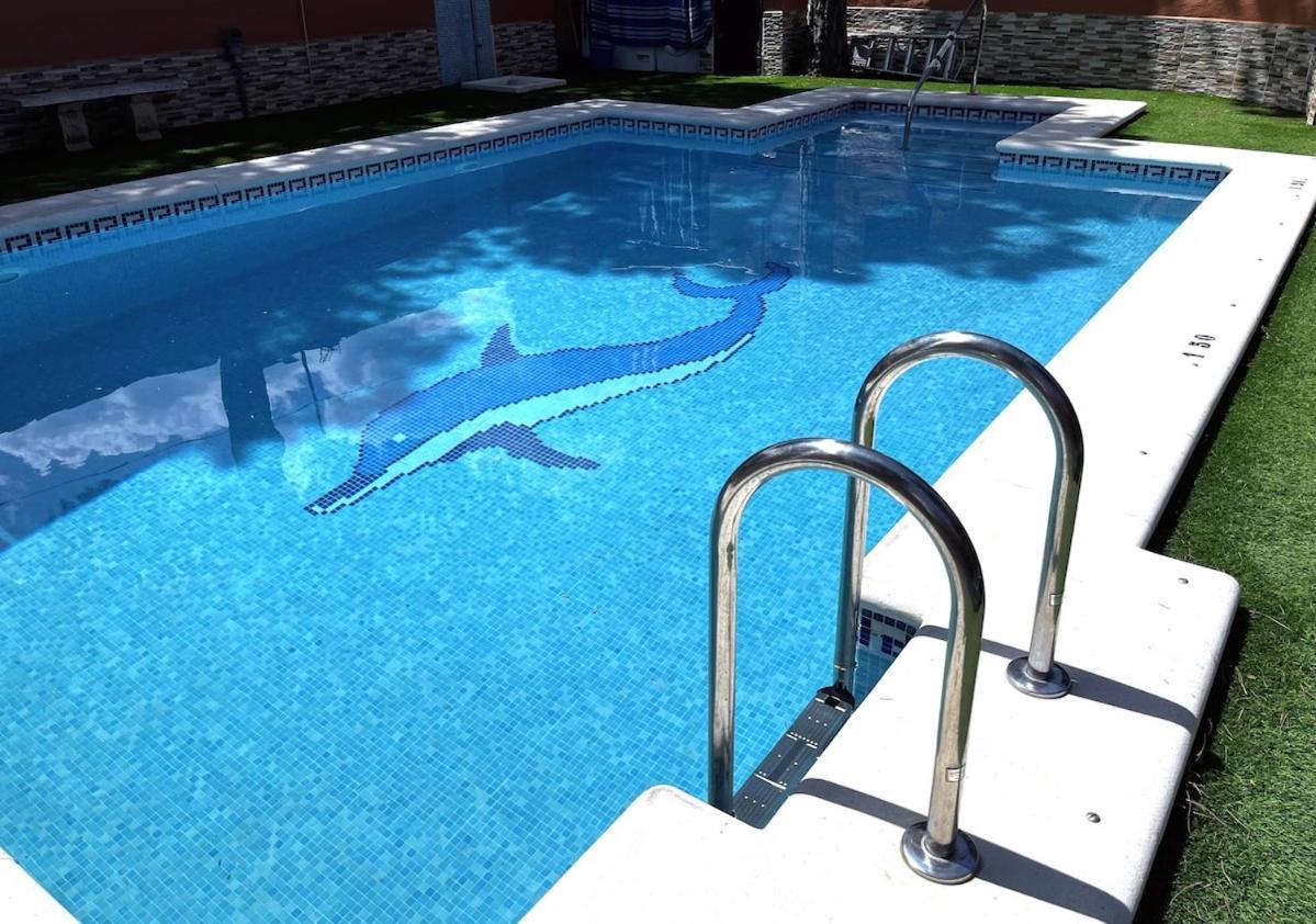 Chalet Los Pinos Con Piscina Privada ノボ・サンクティ・ペトリ エクステリア 写真